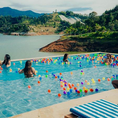 Viajero Guatape Hostel & Lake Club المظهر الخارجي الصورة