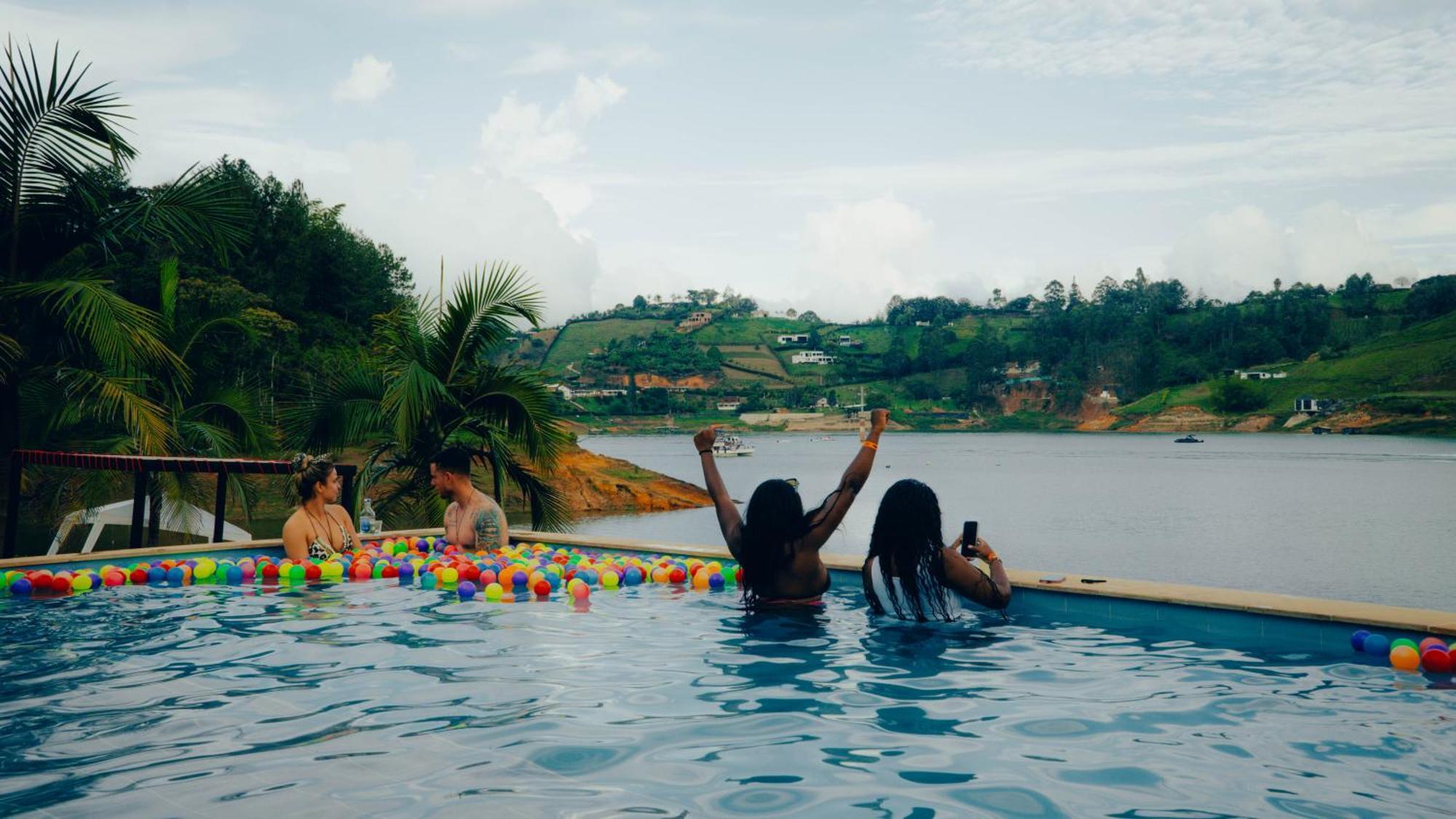 Viajero Guatape Hostel & Lake Club المظهر الخارجي الصورة